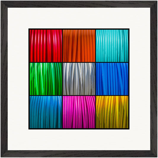 Konzeptionelle Fine-Art-Fotografie „Signale“ von Stanislav Shnaider mit farbiger geometrischer Komposition und moderner abstrakter Ästhetik.
