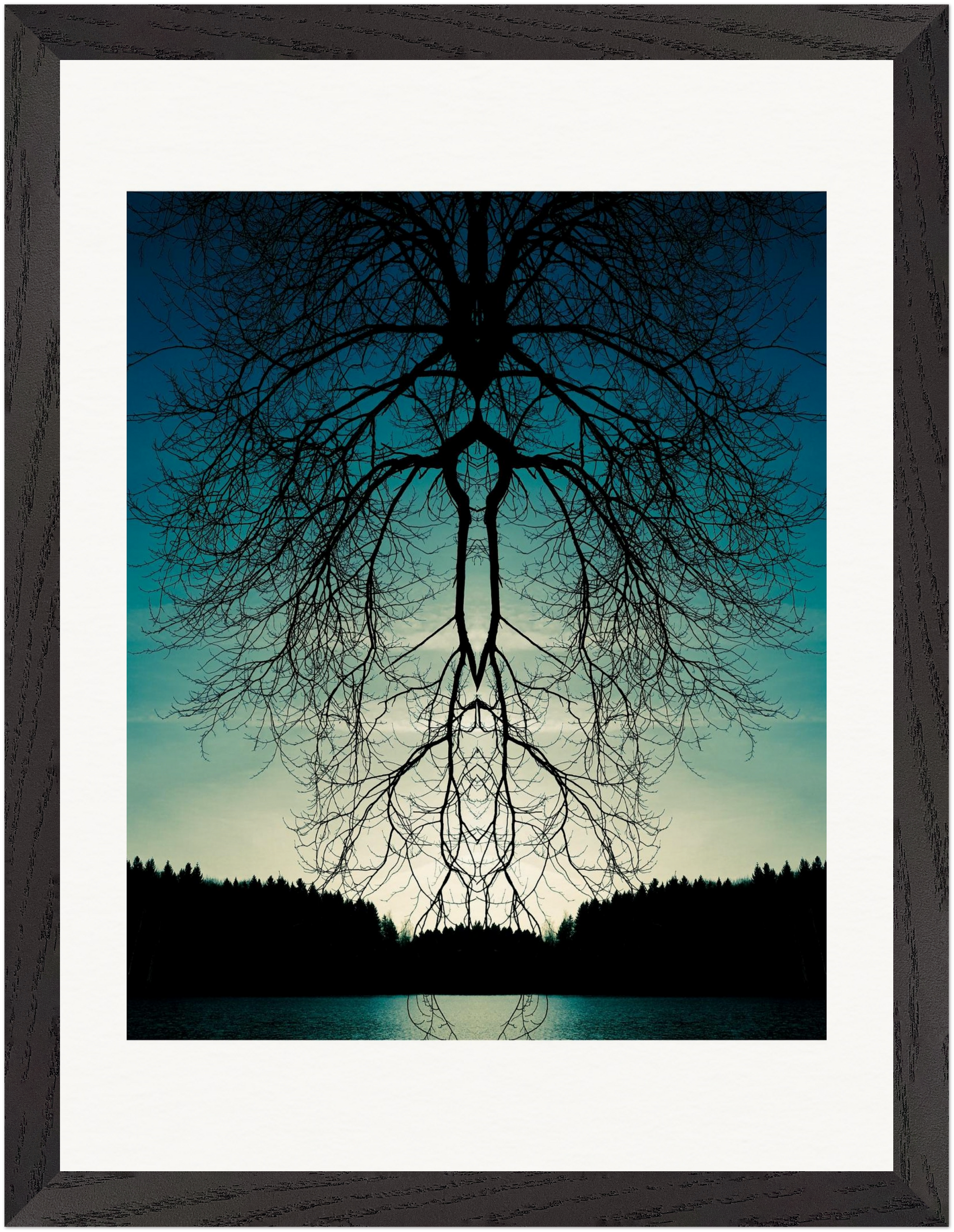 Gerahmter Fine-Art-Fotografie mit surrealer Waldreflexion in blau-grünen Farbtönen | Shnaiderart